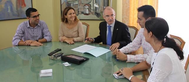 El Ayuntamiento de Arrecife y el Colegio de Arquitectos firman un convenio para agilizar la tramitación de proyectos a través de Internet