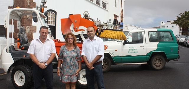 Este verano comienza a trabajar una nueva máquina barredora en Teguise