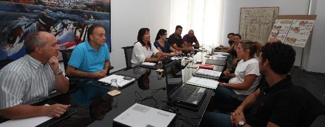 El Ayuntamiento apoya la idea de la Cofradía de Pescadores de Puerto del Carmen de construir un secadero de pescado