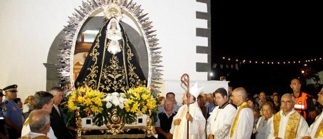 Mancha Blanca se vuelca con la Virgen de Los Dolores en su día grande