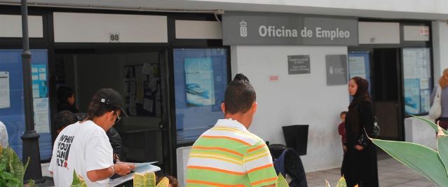 Desciende el paro en Canarias en 488 personas, mientras aumenta a nivel nacional en más de 95.000