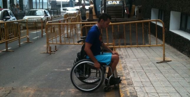 Las obras del carril bici de El Reducto se convierten en una gymkana para las personas con movilidad reducida