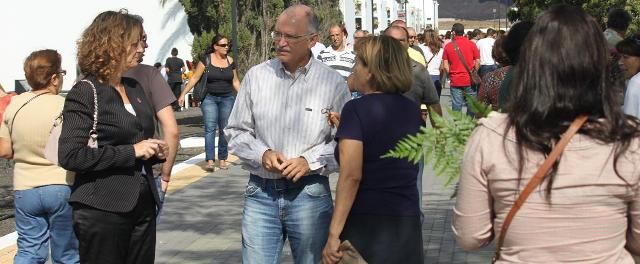 Miles de arrecifeños se acercan al cementerio de San Román en día de Todos Los Santos