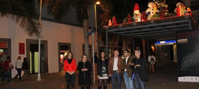 Arrecife ilumina sus calles por Navidad