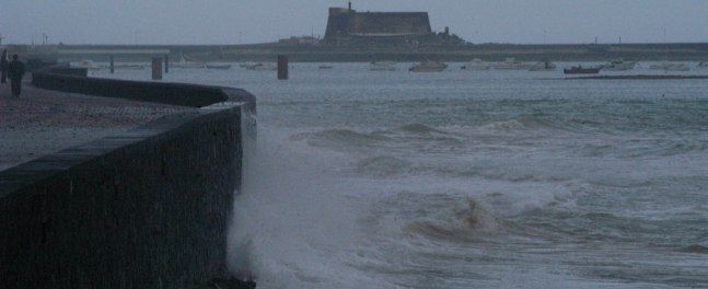 El Gobierno activa la situación de alerta por fenómenos costeros adversos en toda Canarias