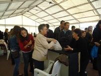 Música y productos típicos, en el tradicional mercado de Navidad de San Bartolomé