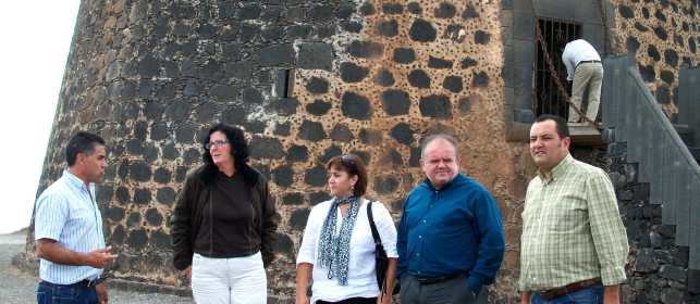 El Cabildo y el Ayuntamiento de Yaiza pretenden invertir 200.000 euros para "realzar" el Castillo de Las Coloradas