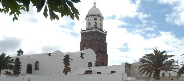 Teguise vuelve a demostrar su solidaridad: los vecinos han donado 35 cajas de leche en 4 horas, permitiendo atender a 300 familias