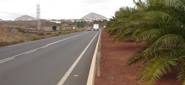 CC solicita la retirada de los quitamiedos de varias carreteras de Tías, ante el peligro que suponen para moteros y ciclistas