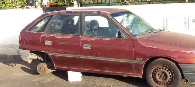 Un coche abandonado en Puerto del Carmen "desde hace más de un año"