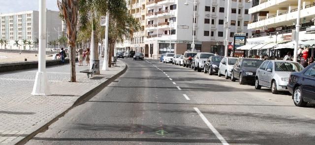 La falta de aparcamientos centra las críticas del nuevo carril bici