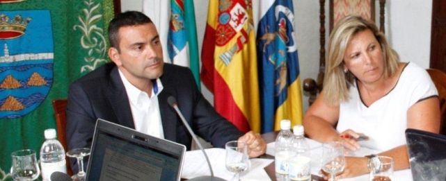 Rita Martín defiende el pacto en Teguise, pero afirma que su estabilidad depende de las instrucciones de la dirección de CC y del PP