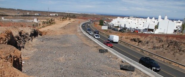 El consejero de Obras Públicas del Cabildo reconoce que la situación de la Circunvalación de Arrecife es de emergencia y de serio riesgo