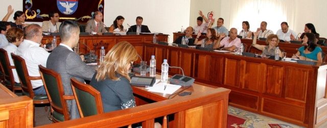 AC pide al Ayuntamiento de Arrecife que abra los jueves por la tarde, pero critica que se acordara la medida sin hablar con el personal