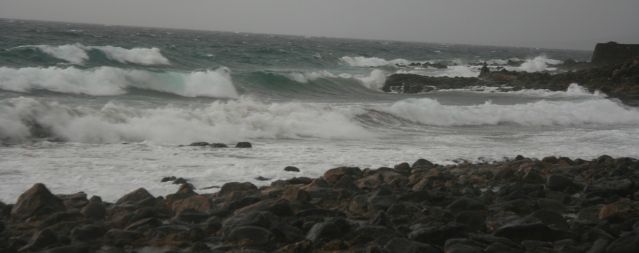 Aemet activa la alerta naranja este fin de semana en Lanzarote por fenómenos costeros