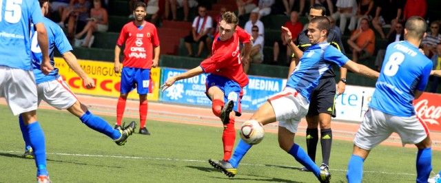 El CD Vera aprovechó las facilidades defensivas de la UD Lanzarote (3-4)