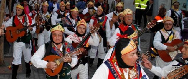 La Parranda Los Buches y Los Diabletes de Teguise llevan el Carnaval más tradicional al centro de Arrecife