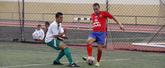 La UD Lanzarote golea al Atlético Victoria y mantiene sus opciones