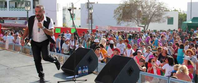 Pepe Benavente, la parranda El Geito y el Grupo Bomba ponen fin al Carnaval de Playa Blanca