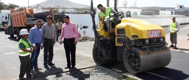 Teguise instala 31 reductores de velocidad en diez localidades