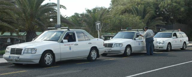 Un grupo de taxistas de Teguise se suma ahora al Auriga y dice que está infrautilizado y se está despilfarrando dinero público