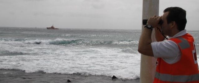 La segunda jornada de búsqueda termina sin rastro de los pescadores desaparecidos, pero ya se ha localizado el barco hundido