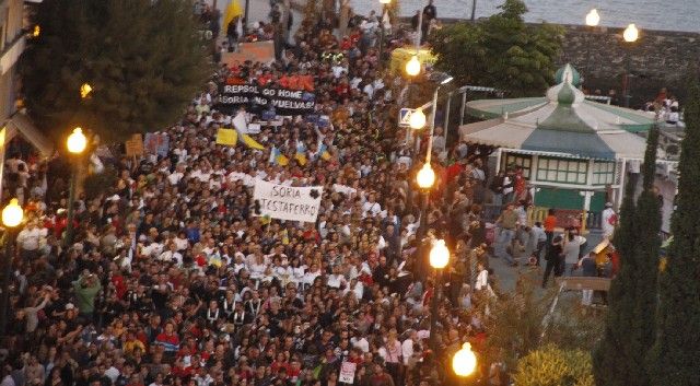 Lanzarote da un apabullante NO al petróleo, en la mayor manifestación de la historia de la isla