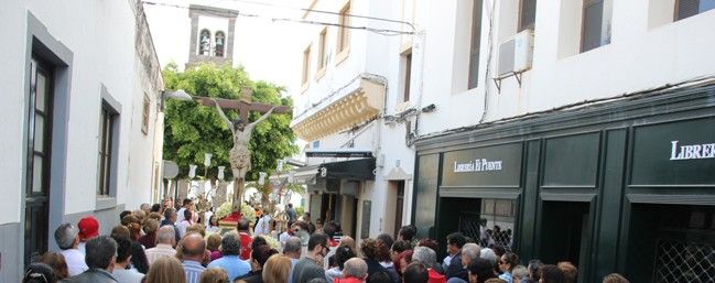 El "Vía Crucis" llena las calles de Arrecife