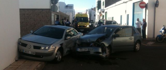 Un vehículo choca contra otro tras saltarse un stop en Arrecife