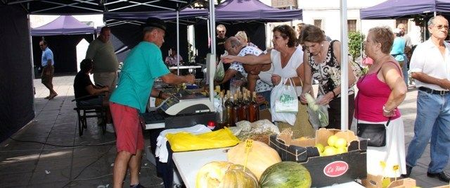 El mercadillo de Arrecife estará cerrado el sábado para que puedan transitar las procesiones de Semana Santa