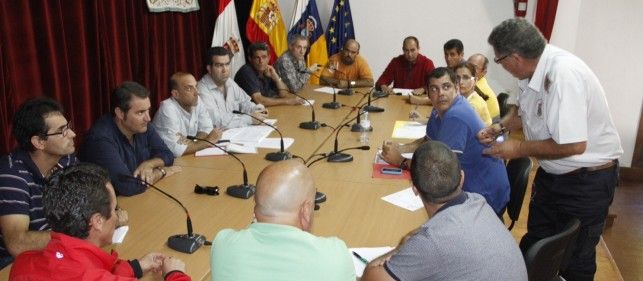 El Comité de Yaiza se queja de la ausencia de políticos en la primera reunión por la bajada de sueldos: "Guzmán estuvo 5 minutos y se fue"