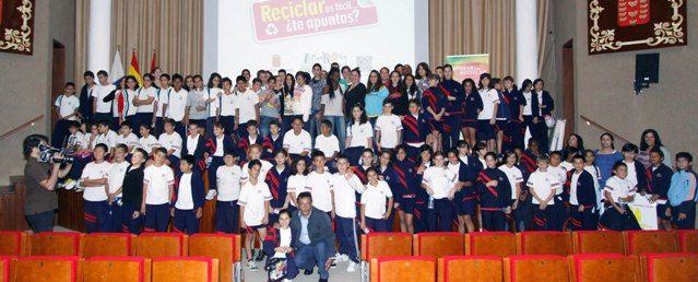 El IES Puerto del Carmen, el CEIP Mararía y el CEIP Titerroy se alzan ganadores en el concurso "Reciclar es fácil"