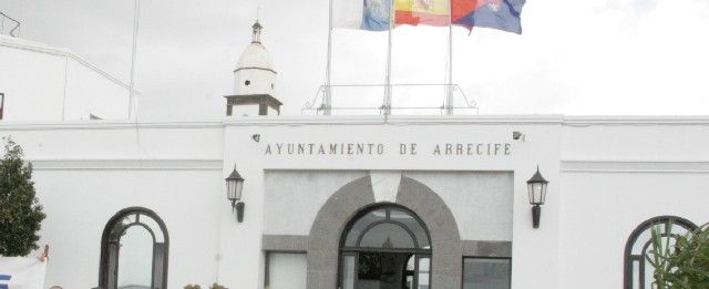 Varios agentes de la Policía Judicial vuelven al Ayuntamiento de Arrecife en busca de nueva documentación