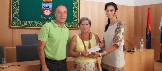 La comunidad irlandesa dona 500 euros a Adislan de la recaudación del Día de San Patricio en Puerto del Carmen