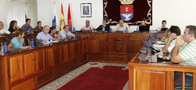 El secretario sostiene que se cometieron irregularidades en los nombramientos de todos los concejales al inicio de la legislatura