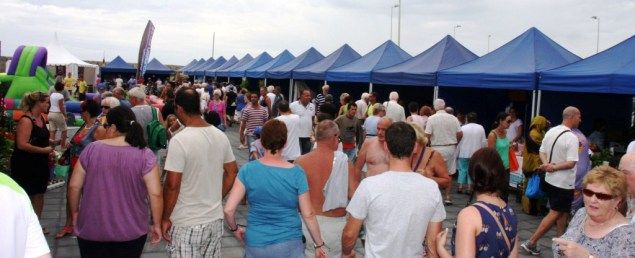 Unas 2.000 personas disfrutaron de la nueva feria "La Tiñosa, el sabor de la tradición" en la plaza del Varadero de Puerto del Carmen