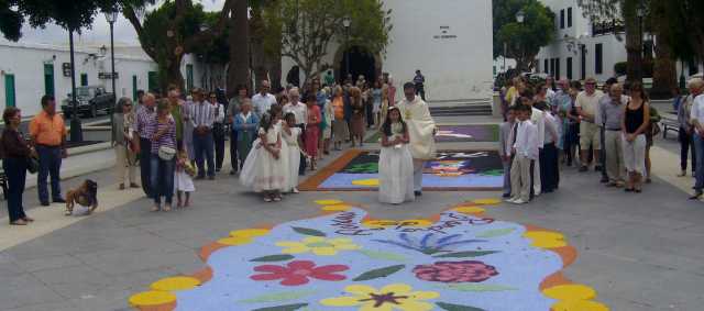 Fe, tradición y color en la celebración del Corpus Christi en Yaiza