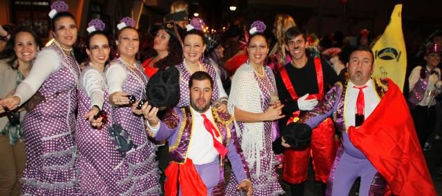 Cientos de mascaritas salen a la calle a disfrutar del Carnaval de Arrecife