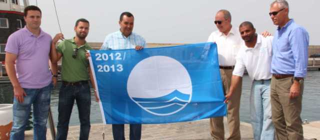 Puerto Calero iza su bandera azul, por decimoséptimo año consecutivo