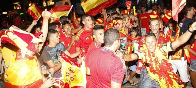 Los lanzaroteños se echan a la calle para celebrar el histórico triunfo de España