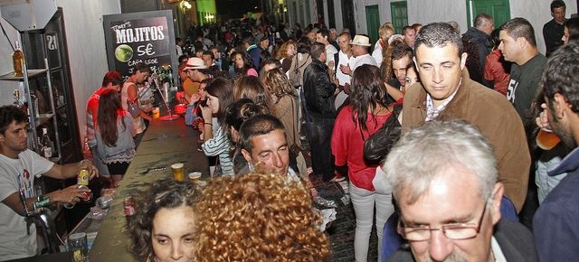 Miles de  personas se dieron cita en la II Noche Blanca de Teguise