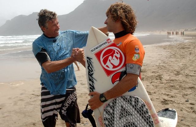 Abel Lago y Almudena Naranjo, revalidan el título de campeones de España de Kitesurf