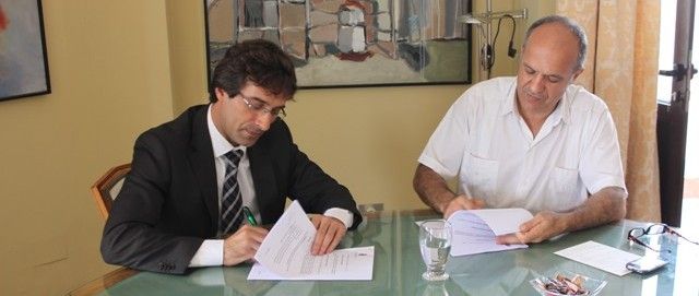 El Ayuntamiento de Arrecife y el Cabildo firman la cesión de suelo urbano de uso industrial para la construcción de naves nido