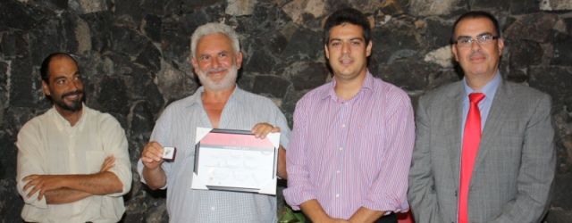 El viticultor ecológico Klauss Guttenberger recibe el Racimo de Plata 2012 por defender el sector del vino de Lanzarote