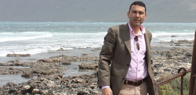 Oswaldo Betancort: Mientras yo sea alcalde de Teguise, no se hará un puerto deportivo en Caleta de Famara