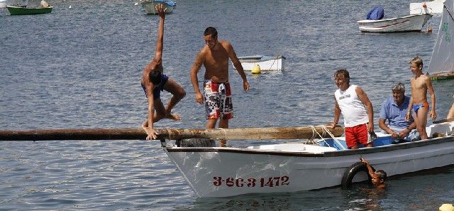 Los niños y los juegos más tradicionales tomaron El Charco de San Ginés