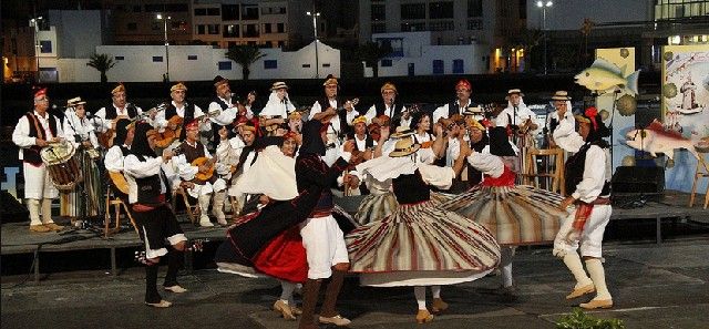 El Festival Folklórico de San Ginés llenó El Charco con la música y el baile de las islas