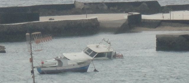 Un yate lleva semihundido unos 15 días cerca del Islote del Francés