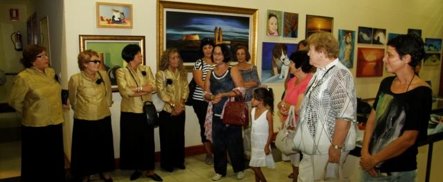 La Sociedad Democracia acoge una exposición de las alumnas del aula cultura de la Segunda y Tercera Edad de La Destila