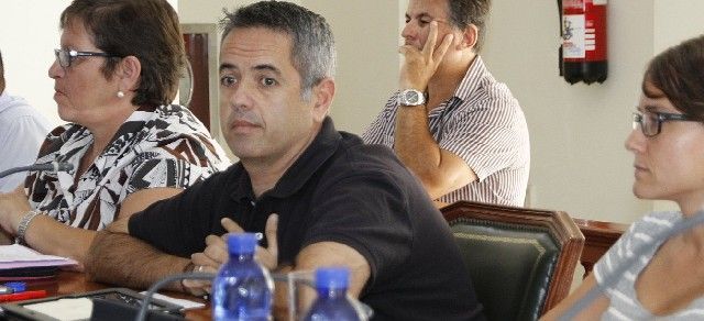 El gobierno de Arrecife presenta alegaciones a su propia ordenanza,  que establecía sanciones para quien "rebusque" en la basura